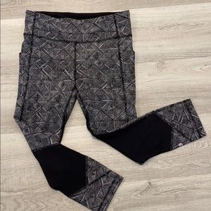 Lululemon leggings mid-rise crop 21” Size 6